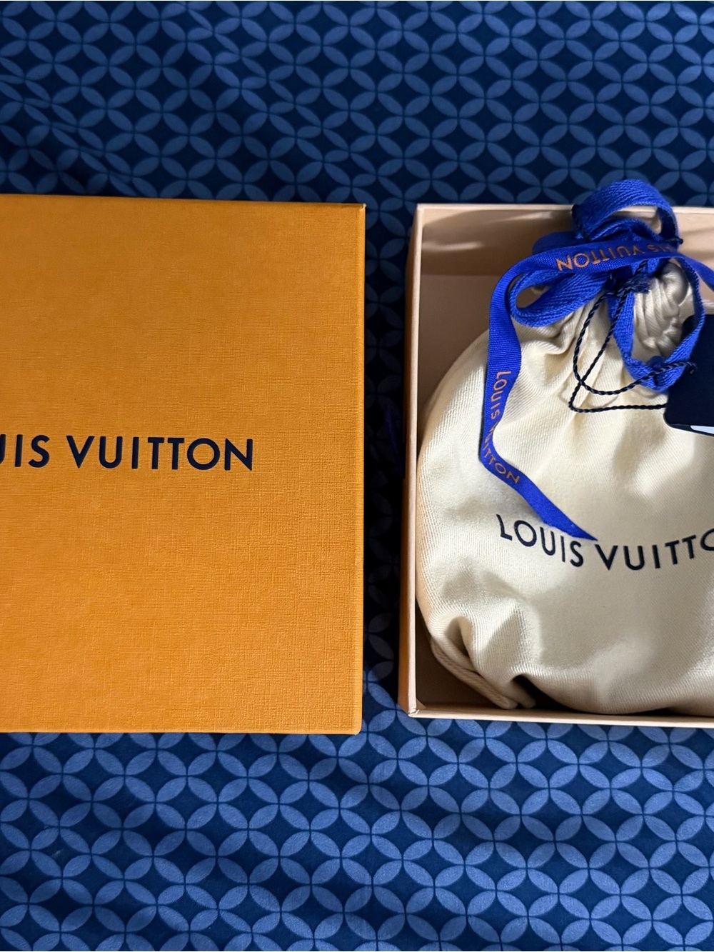 Authentic Louis Vuitton LV Initiales 40MM Reversible Belt - Black Leather